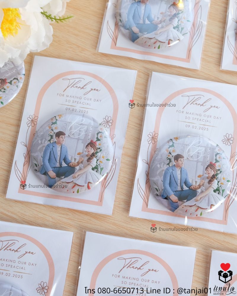 ที่เปิดขวดกลมปั๊มลาย ใส่ซองใส มีพิ้นหลัง ของชำร่วยงานแต่งงาน