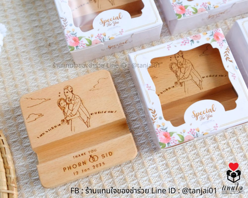 ของชำร่วย ที่วางโทรศัพท์ไม้ 8x8 ซม. ใส่กล่องโชว์หน้าต่างขาว